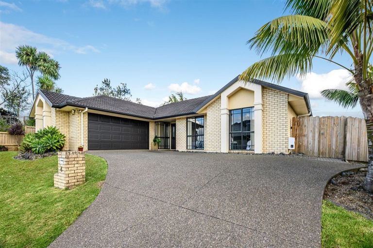 Photo of property in 4 Chelmsley Avenue, Henderson, Auckland, 0612