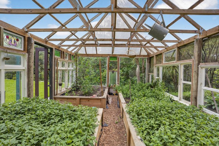 Photo of property in 2372 State Highway 1, Kaiwaka, Maungaturoto, 0587