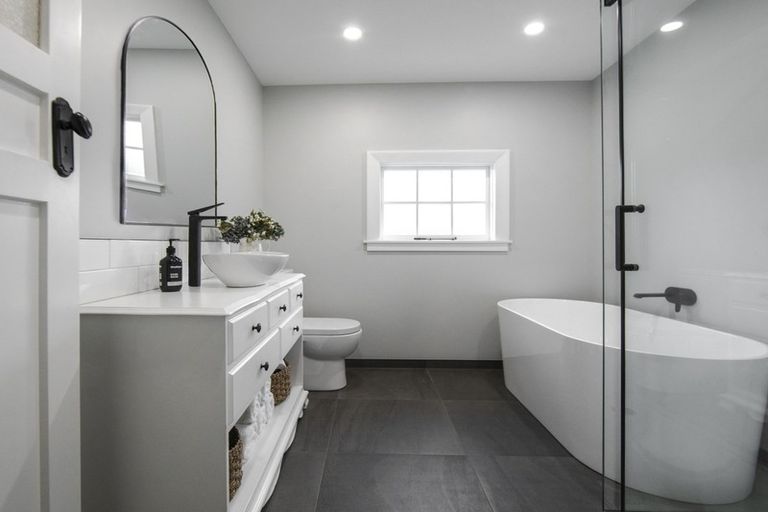 Photo of property in 17 Wilsons Road, Saint Martins, Christchurch, 8022