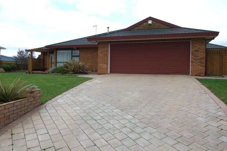 Photo of property in 23 Greenwood Place, Fitzherbert, Palmerston North, 4410