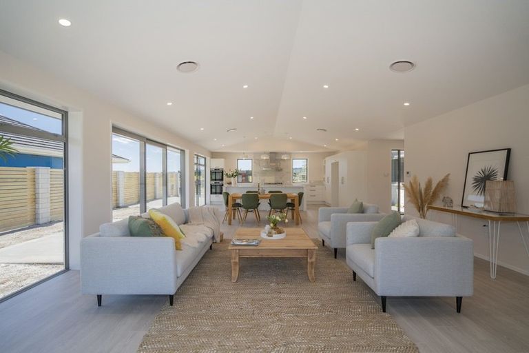 Photo of property in 22 Awatea Drive, Whitianga, 3510