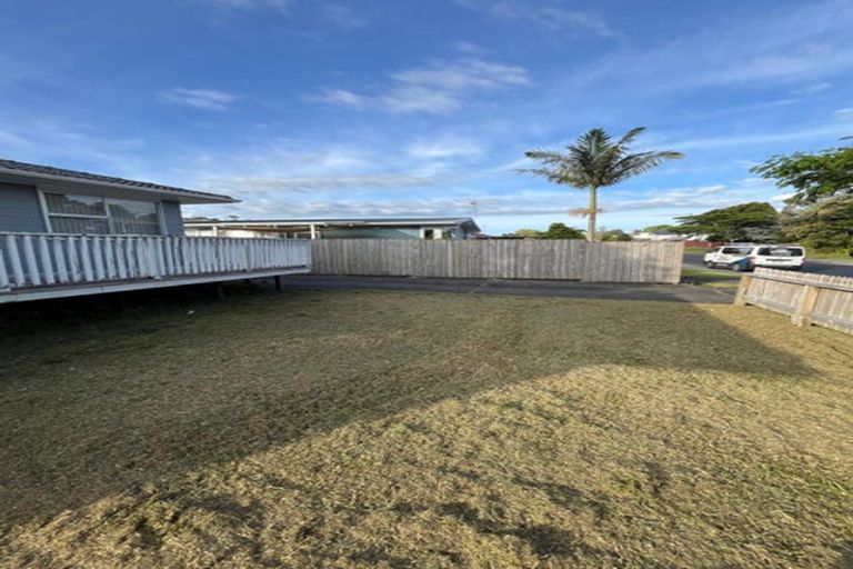 Photo of property in 99 Farquhar Road, Glendene, Auckland, 0602