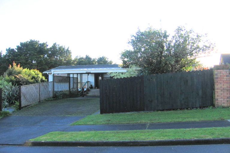 Photo of property in 22 Hurstbourn Priors, Goodwood Heights, Auckland, 2105