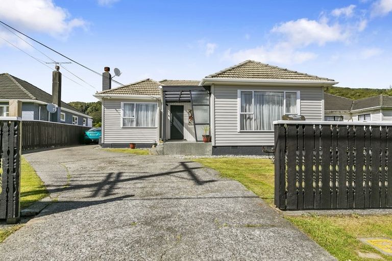 Photo of property in 16 Hinau Grove, Wainuiomata, Lower Hutt, 5014