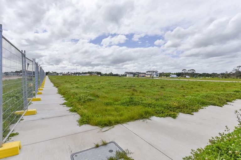 Photo of property in 21 Irving Place, Hobsonville, Auckland, 0616