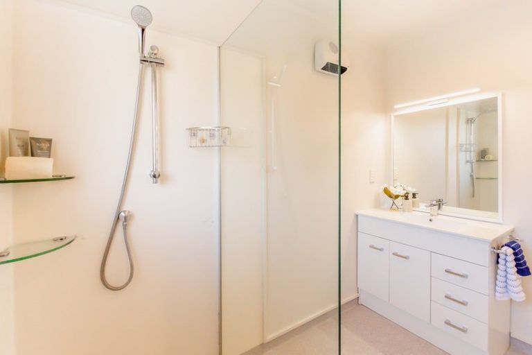 Photo of property in 2 Te Uruhi Grove, Paraparaumu, 5032