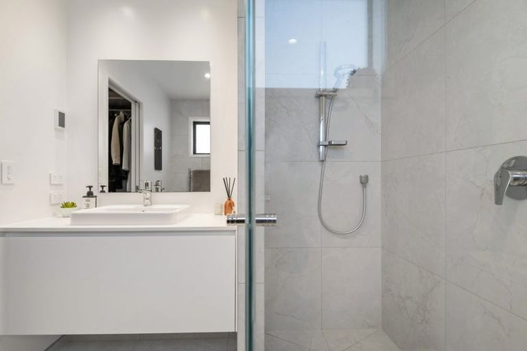 Photo of property in 17 Chatham Avenue, Paremoremo, Auckland, 0632