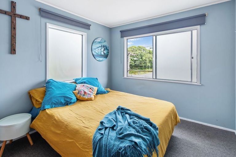 Photo of property in 2/15 Wakely Road, Newlands, Wellington, 6037