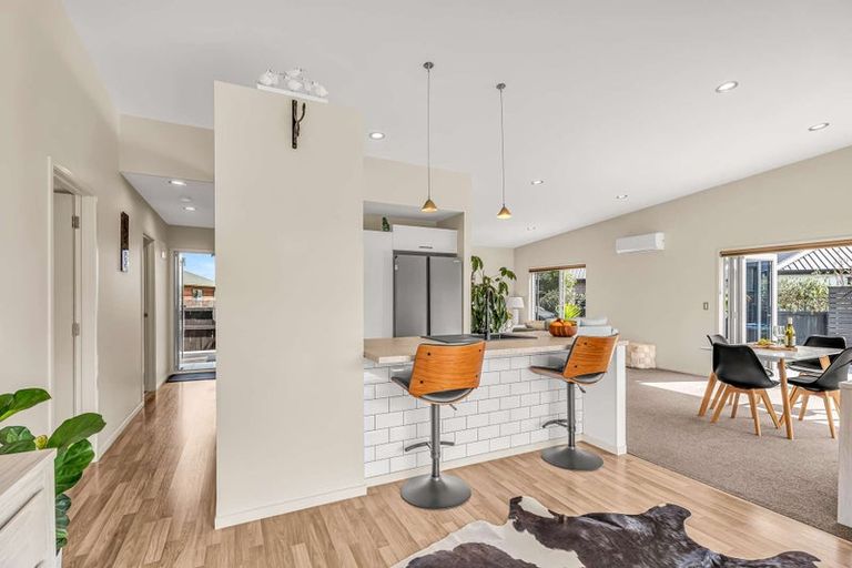 Photo of property in 10 Rena Place, Whitianga, 3510