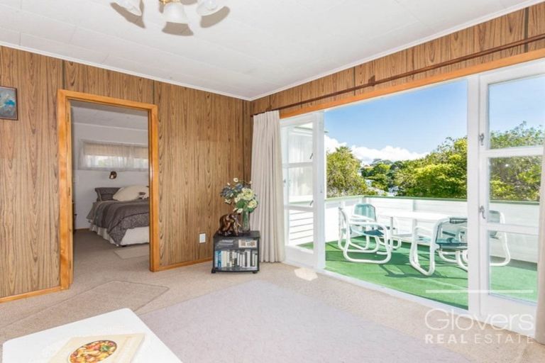 Photo of property in 7 Cajero Place, Green Bay, Auckland, 0604