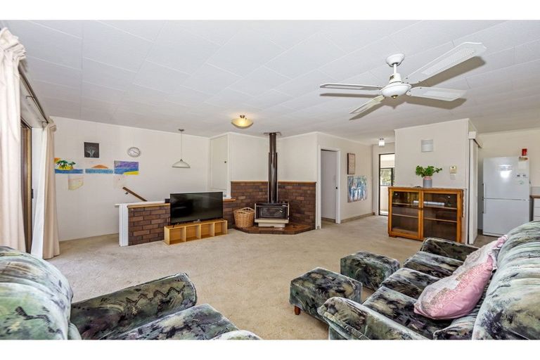 Photo of property in 76a Brian Crescent, Stanmore Bay, Whangaparaoa, 0932