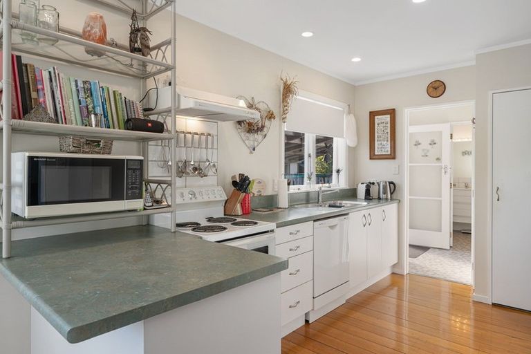 Photo of property in 44 Hookway Grove, Paraparaumu, 5032