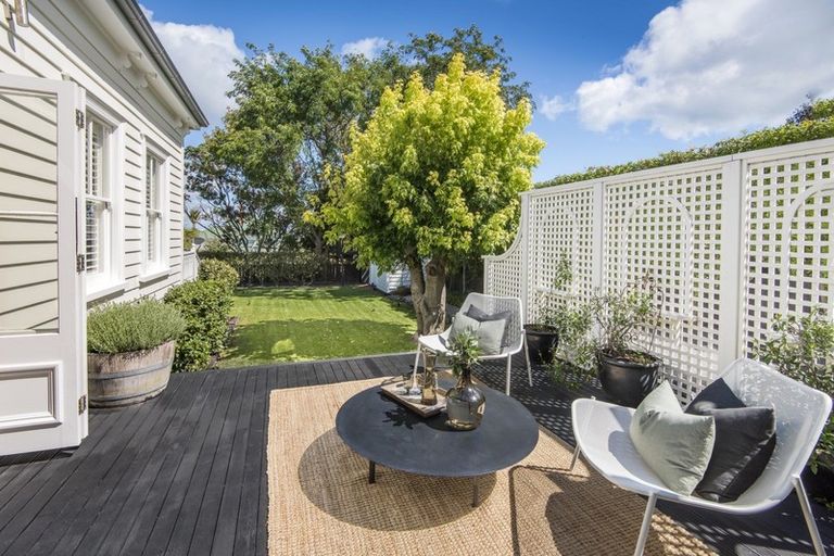 Photo of property in 7 Summer Street, Stanley Point, Auckland, 0624