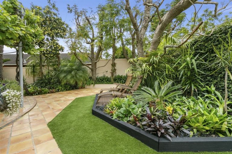 Photo of property in 1/15 Sylvan Park Avenue, Milford, Auckland, 0620