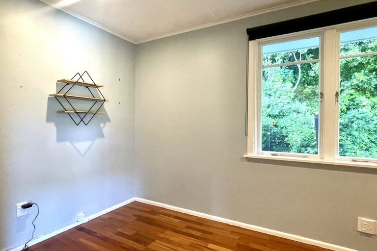 Photo of property in 15 Montreal Grove, Kingston, Wellington, 6021