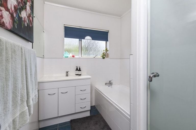 Photo of property in 1/127 Stapleford Crescent, Browns Bay, Auckland, 0630