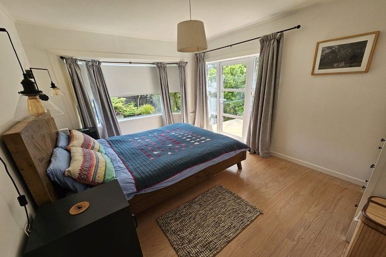 Photo of property in 5 Bayside Avenue, Te Atatu Peninsula, Auckland, 0610