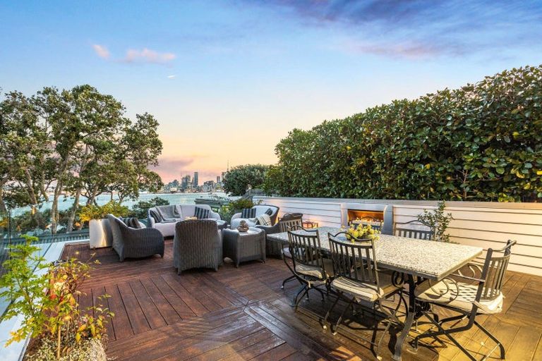 Photo of property in 13 Stanley Point Road, Stanley Point, Auckland, 0624