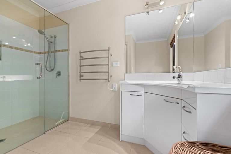 Photo of property in 9 Bassett Place, Taradale, Napier, 4112