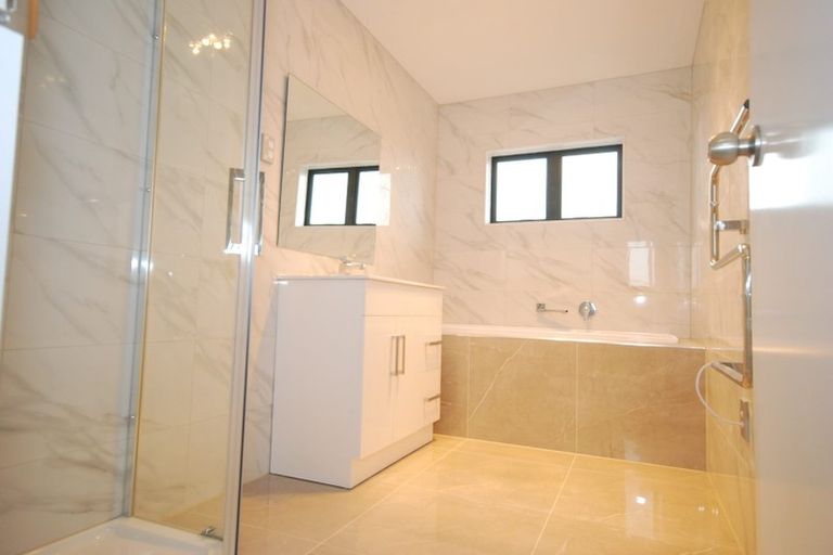 Photo of property in 8 Whekau Drive, Takanini, 2112