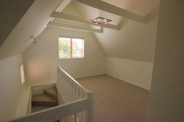 Photo of property in 1/5 Elderwood Lane, Belmont, Auckland, 0622