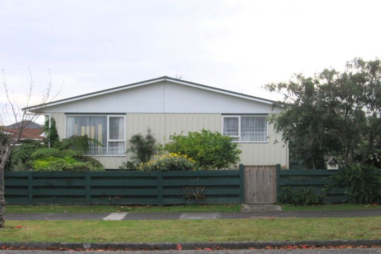 Photo of property in 22 Kanawa Street, Waikanae, 5036