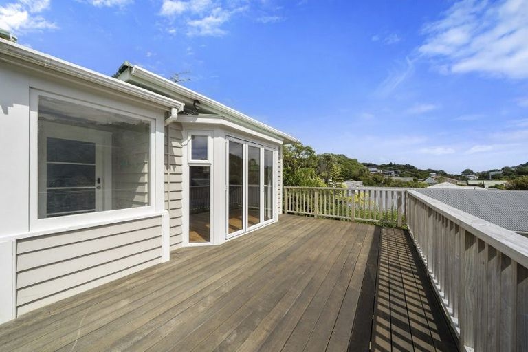 Photo of property in 144 Newlands Road, Newlands, Wellington, 6037