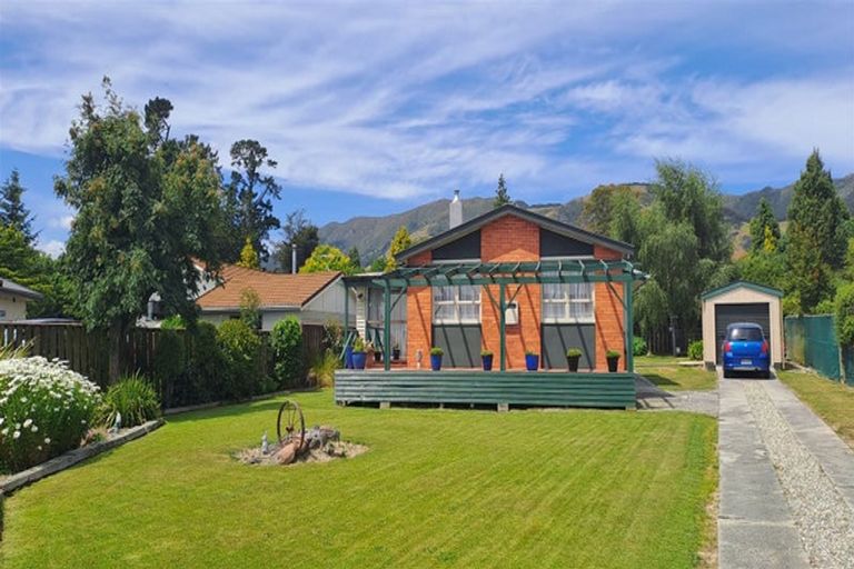 Photo of property in 4 Mill Street, Tapanui, 9522
