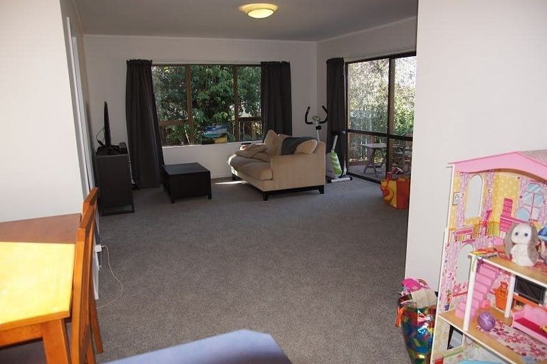 Photo of property in 50b Mirrabooka Avenue, Botany Downs, Auckland, 2010