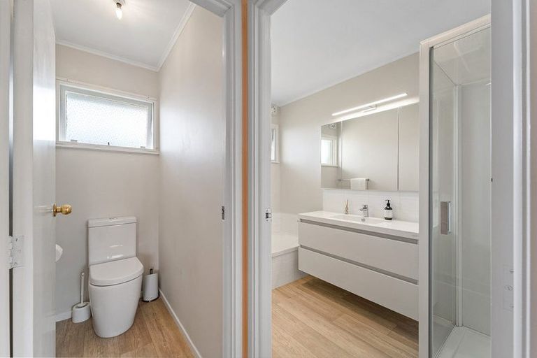 Photo of property in 10 Fairway Avenue, Red Beach, 0932