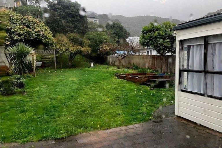 Photo of property in 70 Derwent Street, Island Bay, Wellington, 6023