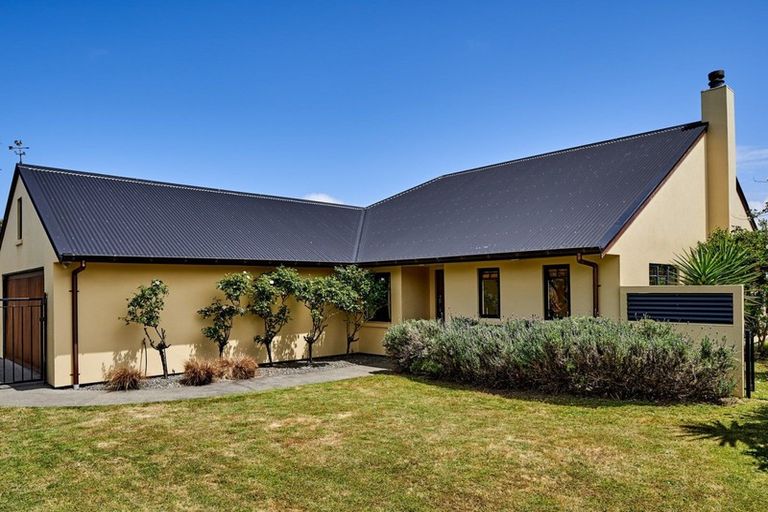 Photo of property in 79 Michael Road, Paraparaumu Beach, Paraparaumu, 5032