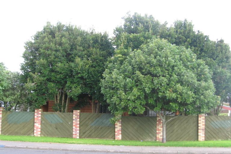 Photo of property in 2/106 Waimumu Road, Massey, Auckland, 0614