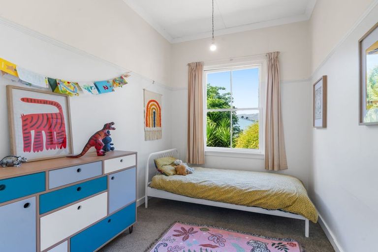 Photo of property in 19 Hawkhurst Road, Lyttelton, 8082