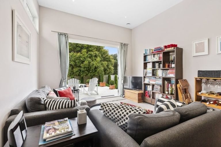 Photo of property in 23 Moana Road, Kelburn, Wellington, 6012