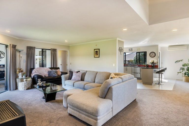 Photo of property in 27 Kinder Street, Acacia Bay, Taupo, 3330