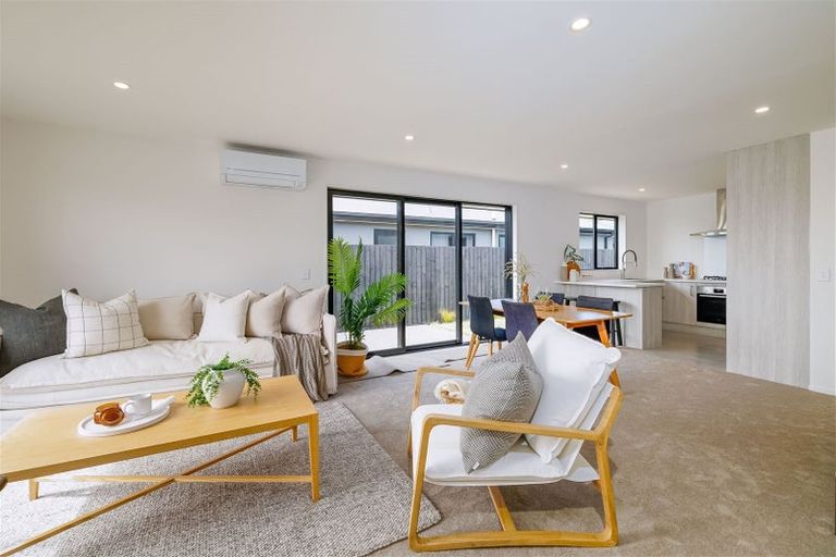 Photo of property in 33 Miromiro Street, Broomfield, Christchurch, 8042