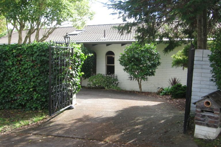 Photo of property in 7 Surville Place, Mairangi Bay, Auckland, 0630