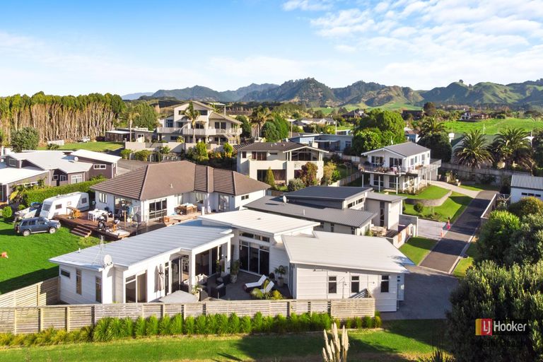 Photo of property in 10b Longboard Drive, Waihi Beach, 3611