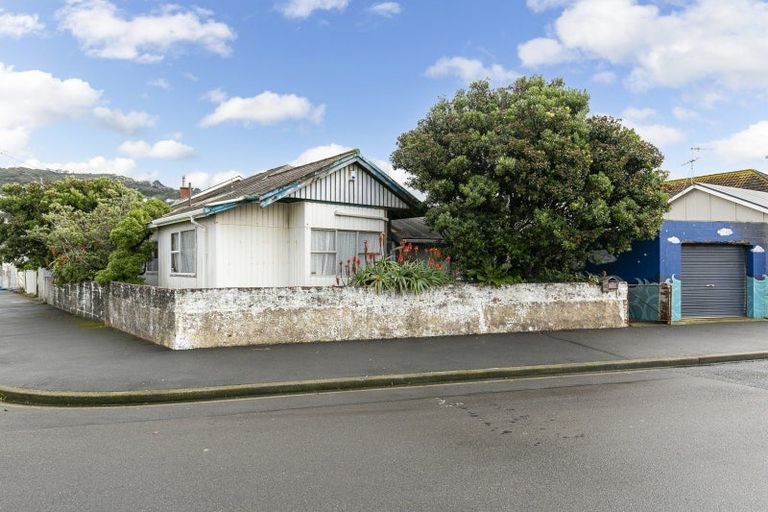 Photo of property in 80 Apu Crescent, Lyall Bay, Wellington, 6022