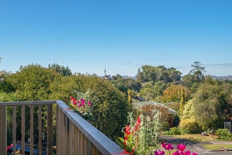Photo of property in 14 Calman Place, Chatswood, Auckland, 0626