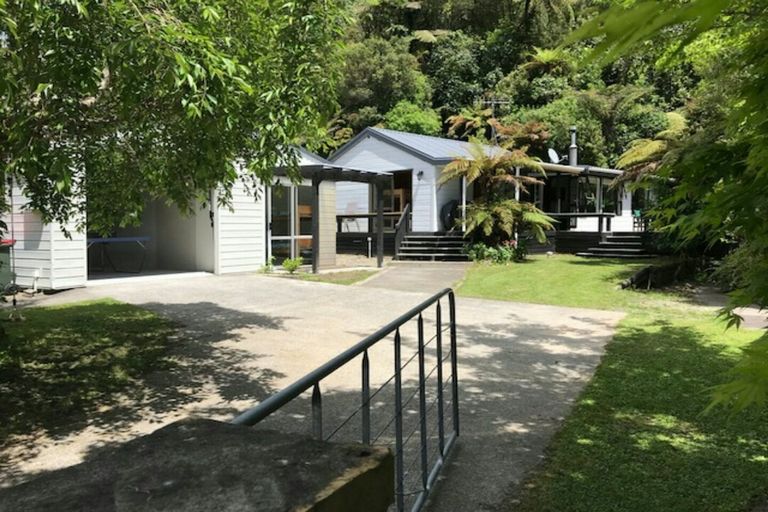 Photo of property in 15 Tombleson Road, Lake Rotoma, Rotorua, 3074