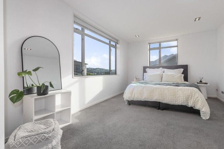 Photo of property in 35 Endeavour Drive, Whitby, Porirua, 5024