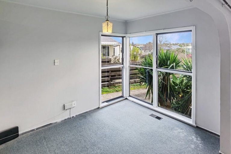 Photo of property in 22 Larne Avenue, Pakuranga Heights, Auckland, 2010