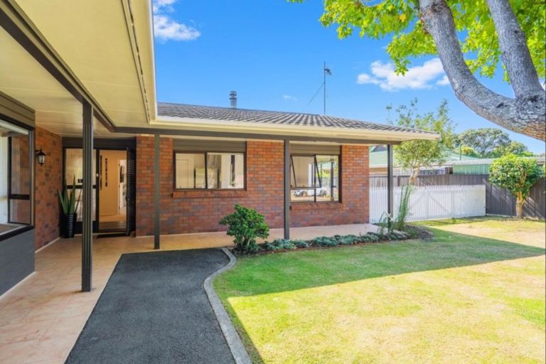 Photo of property in 4 Wakefield Grove, Waikanae, 5036