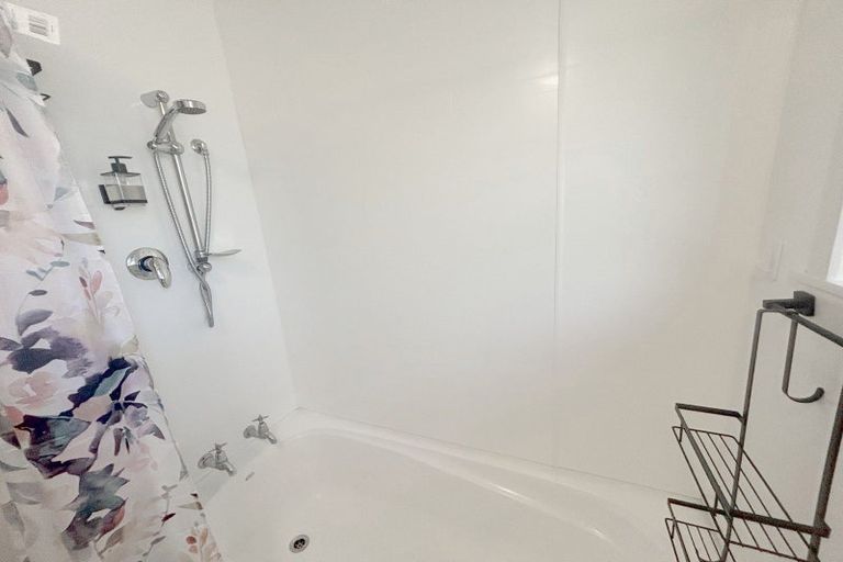 Photo of property in 15 Avro Crescent, Hornby, Christchurch, 8042