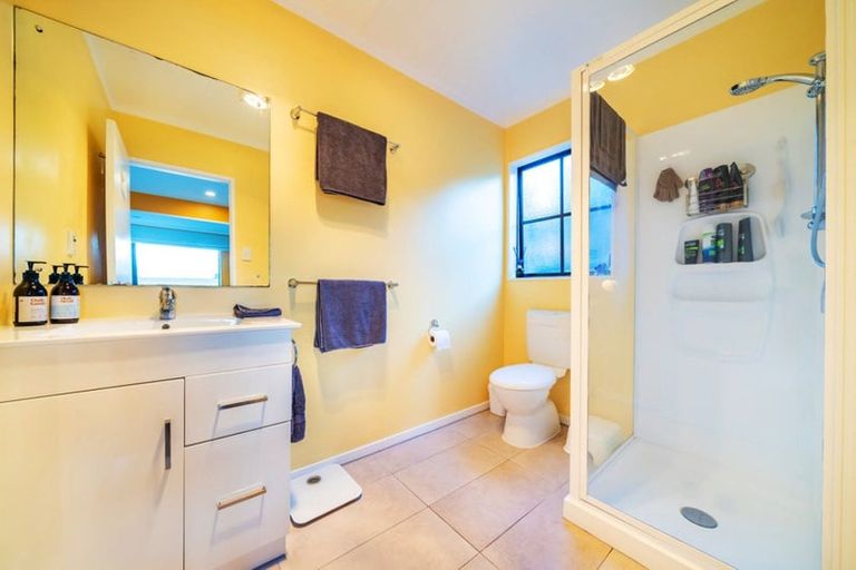 Photo of property in 28 Castle Crescent, Stokes Valley, Lower Hutt, 5019