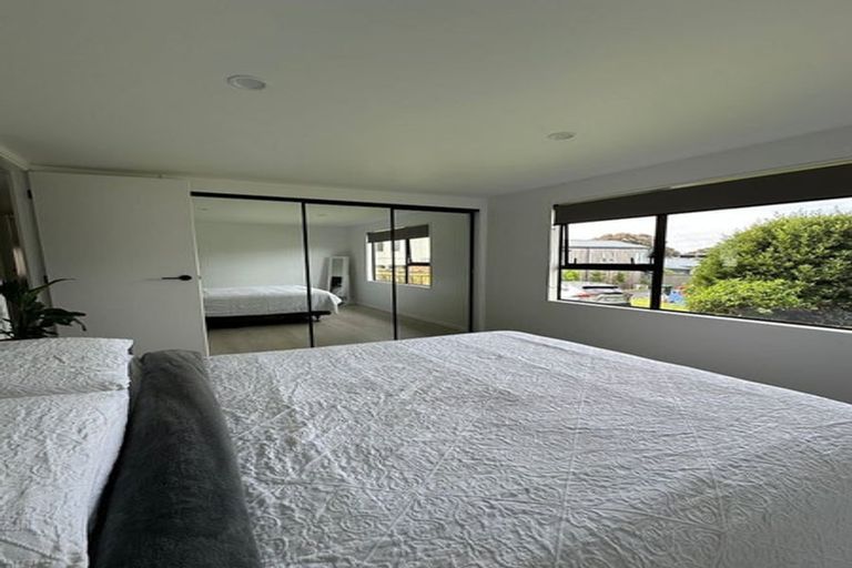 Photo of property in 2/57 Kiwi Esplanade, Mangere Bridge, Auckland, 2022