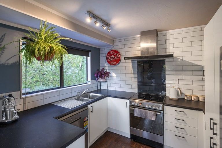 Photo of property in 25 Dominica Crescent, Grenada Village, Wellington, 6037