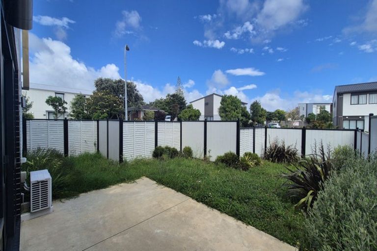 Photo of property in 16 Cessna Crescent, Mangere, Auckland, 2022